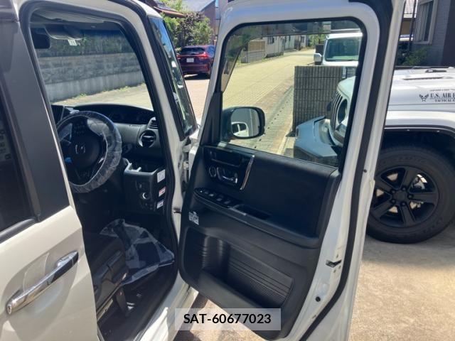 Honda N BOX CUSTOM 2017-11 8367664-10