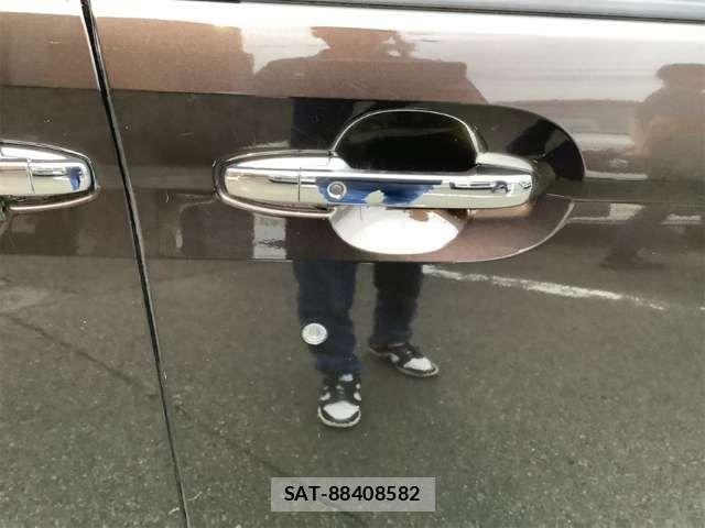 Honda N BOX CUSTOM 2019-06 8367571-14