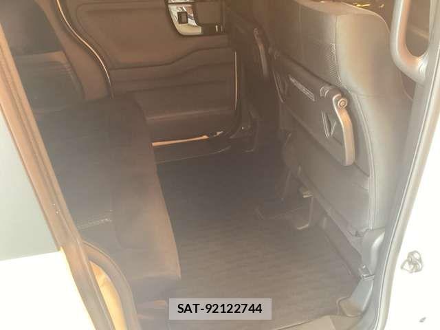 Honda N BOX CUSTOM 2023-08 8367528-16