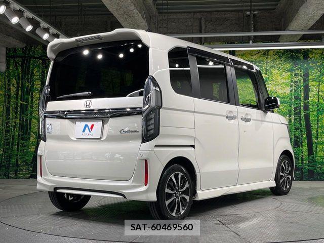Honda N BOX CUSTOM 2018-02 8367634-16