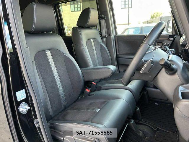 Honda N BOX CUSTOM 2023-01 8367532-19