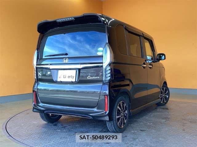 Honda N BOX CUSTOM 2020-05 8367577-10