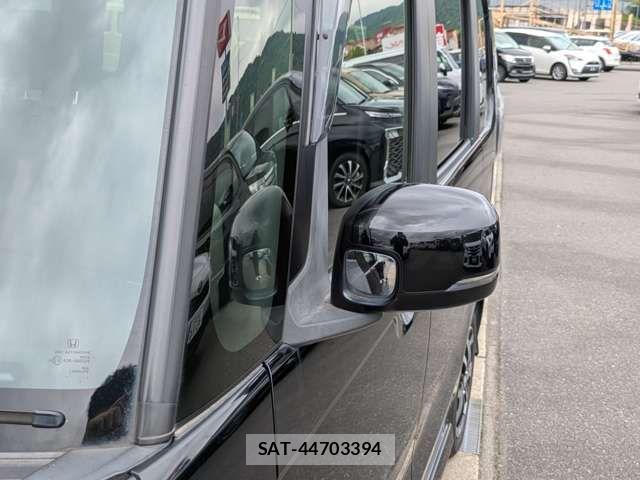 Honda N BOX CUSTOM 2019-05 8367617-12