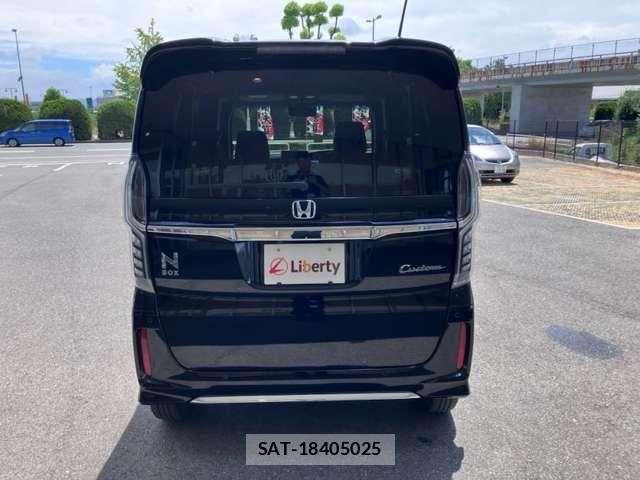 Honda N BOX CUSTOM 2021-10 8371942-17