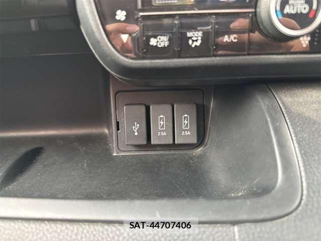 Honda N BOX CUSTOM 2019-10 8371939-12