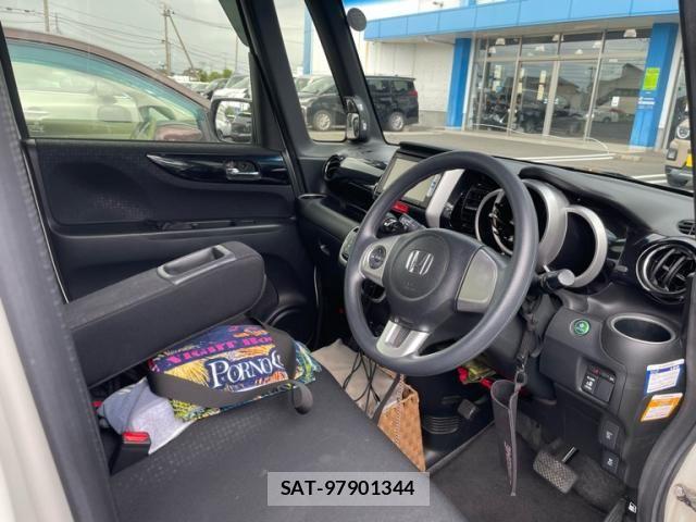 Honda N BOX CUSTOM 2016-02 8371957-10