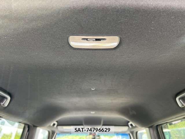 Honda N BOX CUSTOM 2019-03 8413948-11
