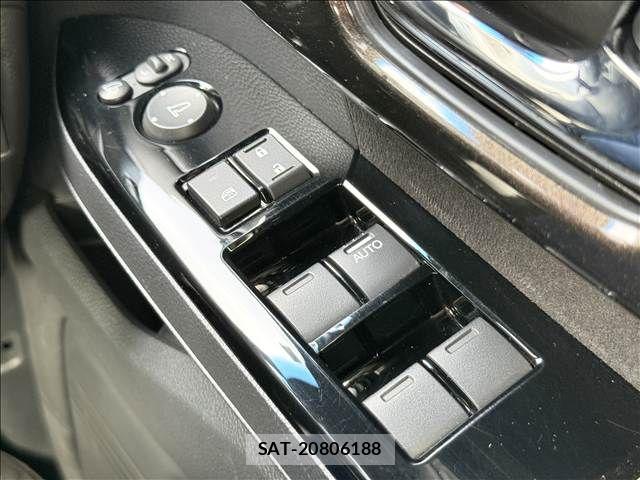 Honda N BOX CUSTOM 2018-04 8413950-28