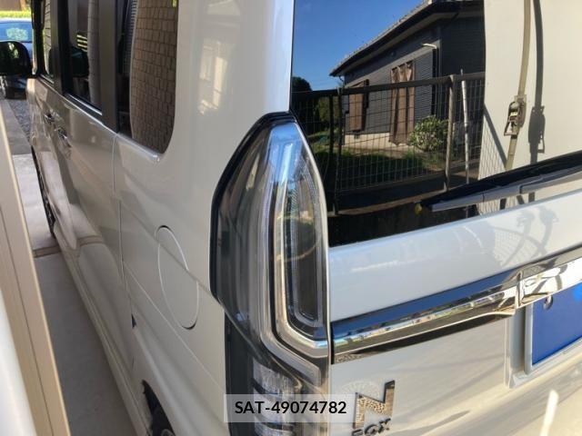Honda N BOX CUSTOM 2018-05 8438542-10