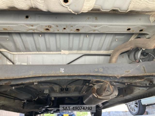Honda N BOX CUSTOM 2018-05 8438542-11