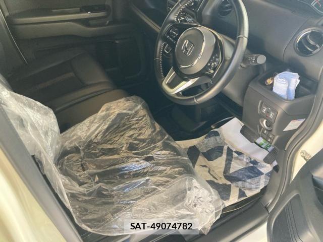 Honda N BOX CUSTOM 2018-05 8438542-17