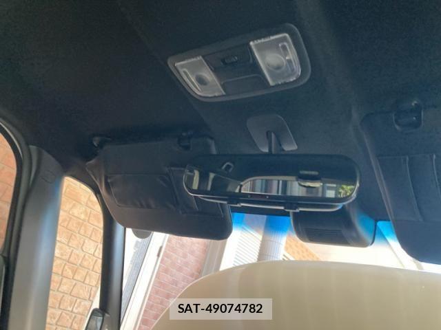 Honda N BOX CUSTOM 2018-05 8438542-27