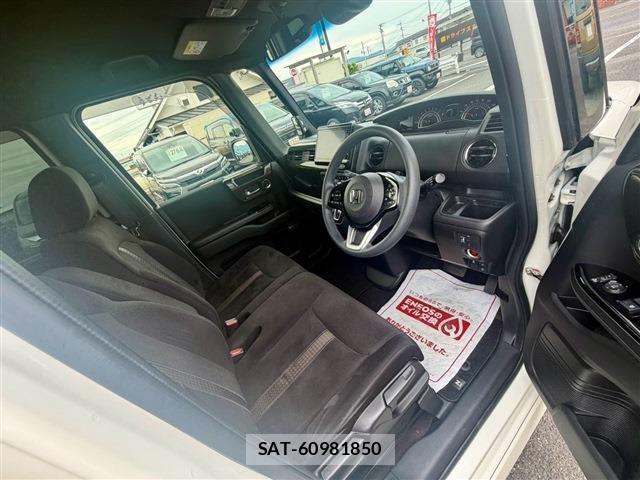 Honda N BOX CUSTOM 2017-11 8458058-19