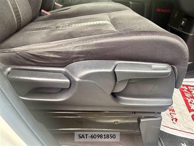 Honda N BOX CUSTOM 2017-11 8458058-20