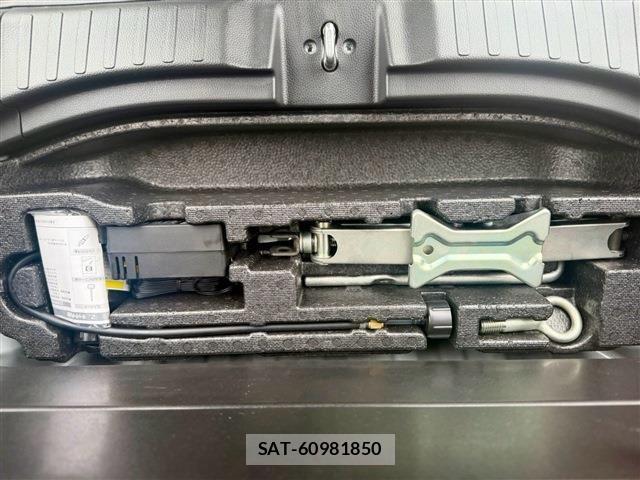 Honda N BOX CUSTOM 2017-11 8458058-27