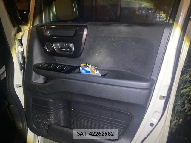 Honda N BOX CUSTOM 2018-04 8485814-13