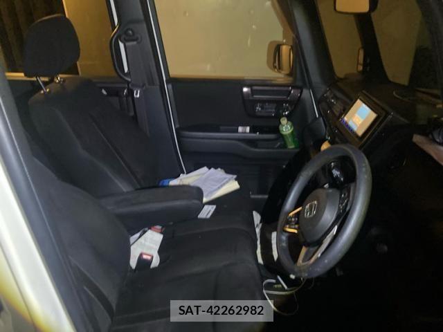 Honda N BOX CUSTOM 2018-04 8485814-23