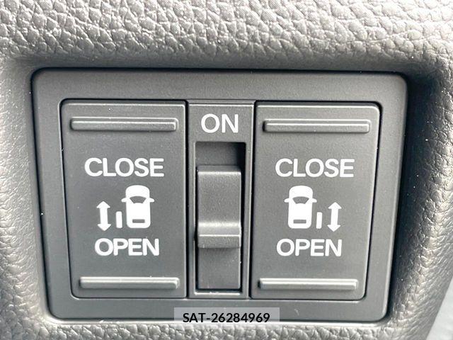 Honda N BOX CUSTOM 2018-02 8526184-4