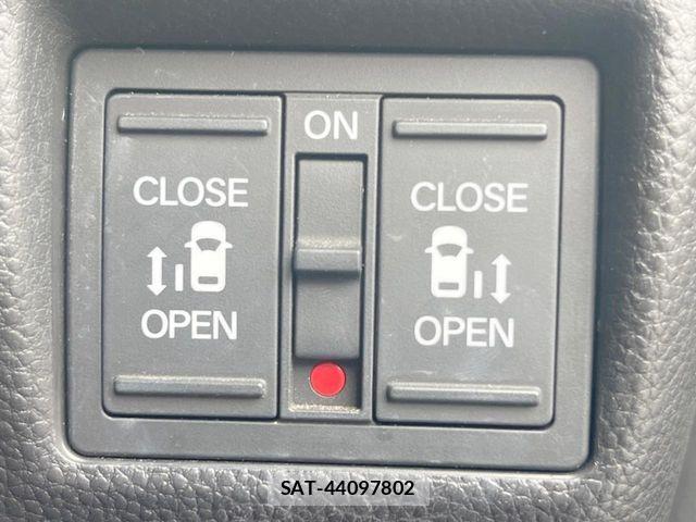 Honda N BOX CUSTOM 2018-01 8526183-5