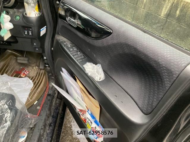 Honda N BOX CUSTOM 2015-02 8526217-13