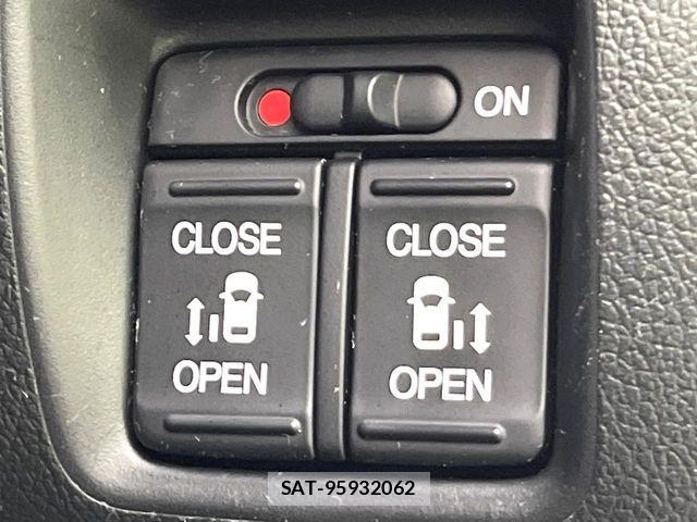 Honda N BOX CUSTOM 2017-02 8526201-3