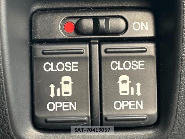 Honda N BOX CUSTOM 2017-04 8562932-5