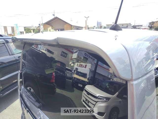 Honda N BOX CUSTOM 2019-08 8562918-26