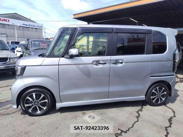 Honda N BOX CUSTOM 2019-08 8562918-5