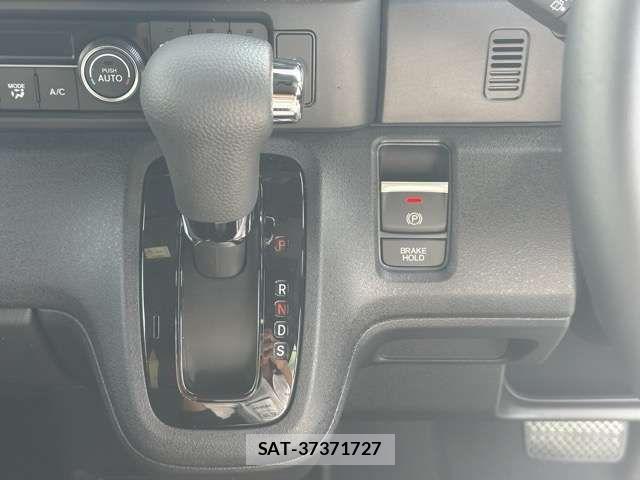 Honda N BOX CUSTOM 2026-06 8562894-18
