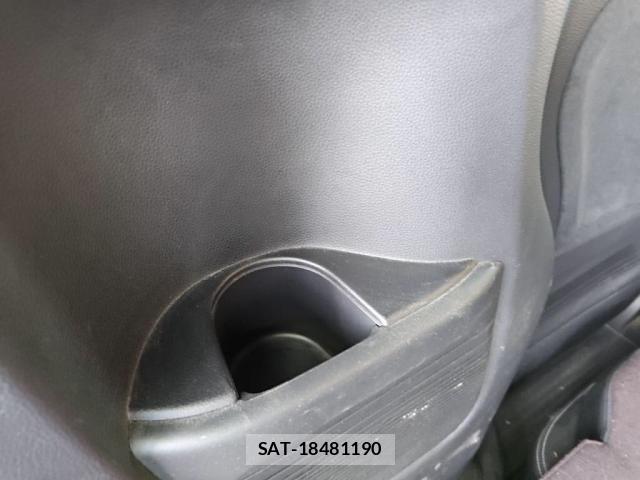 Honda N BOX CUSTOM 2019-02 8562915-27