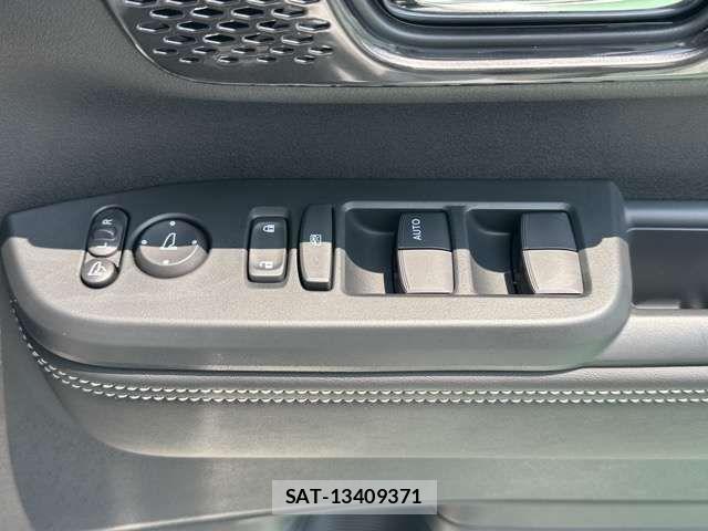 Honda N BOX CUSTOM 2026-04 8562884-15