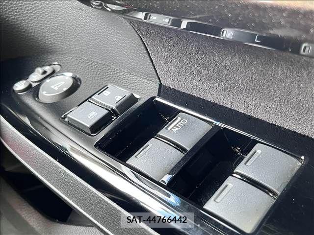 Honda N BOX CUSTOM 2019-04 8562922-24
