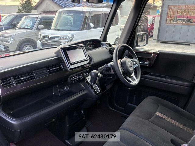 Honda N BOX CUSTOM 2018-01 8562933-11