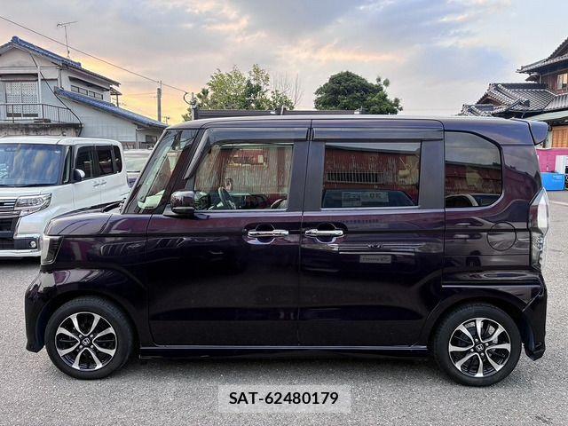Honda N BOX CUSTOM 2018-01 8562933-4