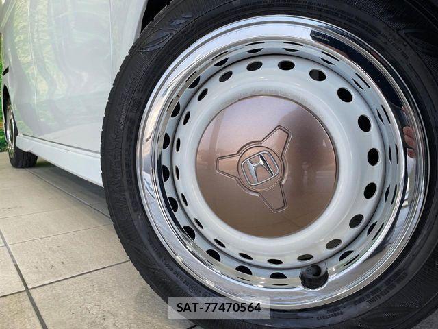Honda N BOX CUSTOM 2019-01 8562917-12