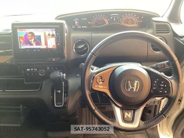 Honda N BOX CUSTOM 2018-04 8628029-1