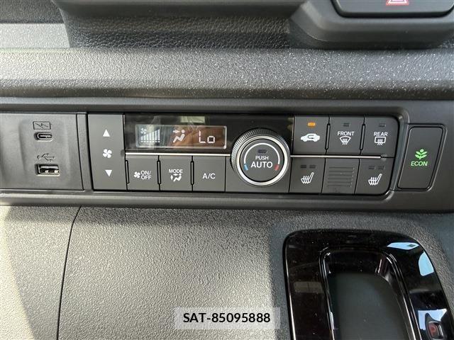 Honda N BOX CUSTOM 2026-07 8660555-17