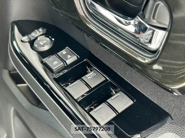 Honda N BOX CUSTOM 2018-08 8660592-26