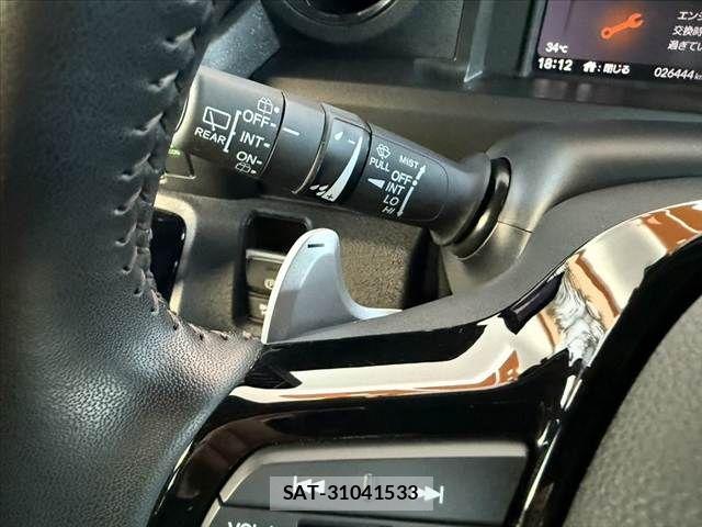 Honda N BOX CUSTOM 2023-10 8666615-27