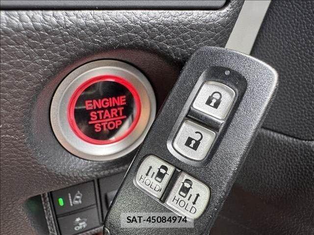 Honda N BOX CUSTOM 2023-10 8744629-13