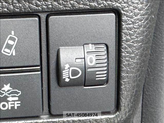 Honda N BOX CUSTOM 2023-10 8744629-23