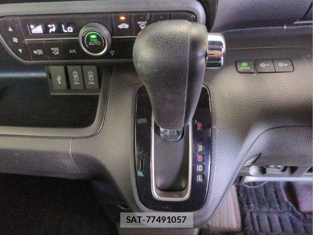 Honda N BOX CUSTOM 2018-03 8744685-12