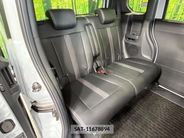 Honda N BOX CUSTOM 2025-10 8744576-8