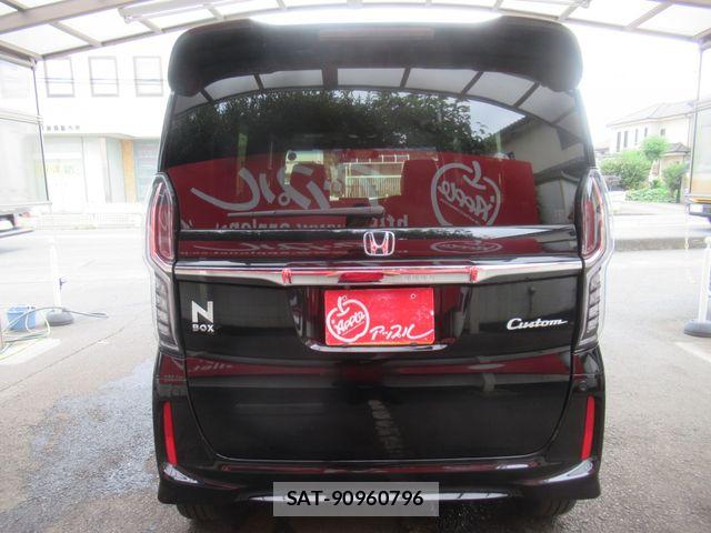 Honda N BOX CUSTOM 2019-05 8744666-11