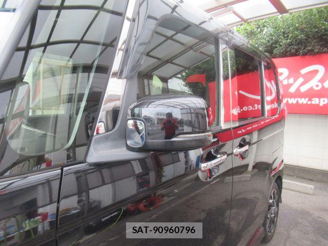 Honda N BOX CUSTOM 2019-05 8744666-26