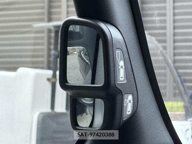 Honda N BOX CUSTOM 2023-05 8744599-29