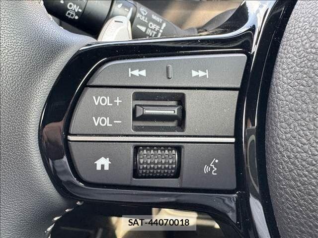 Honda N BOX CUSTOM 2023-10 8744596-12