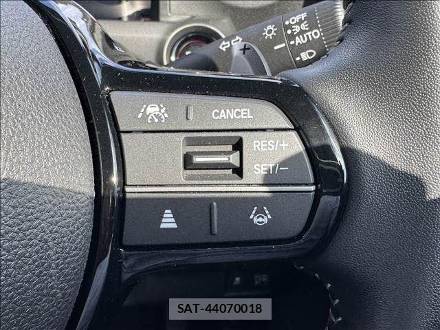 Honda N BOX CUSTOM 2023-10 8744596-13