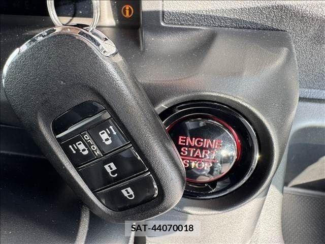 Honda N BOX CUSTOM 2023-10 8744596-14
