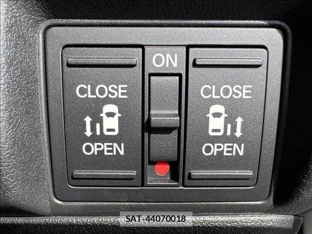 Honda N BOX CUSTOM 2023-10 8744596-23